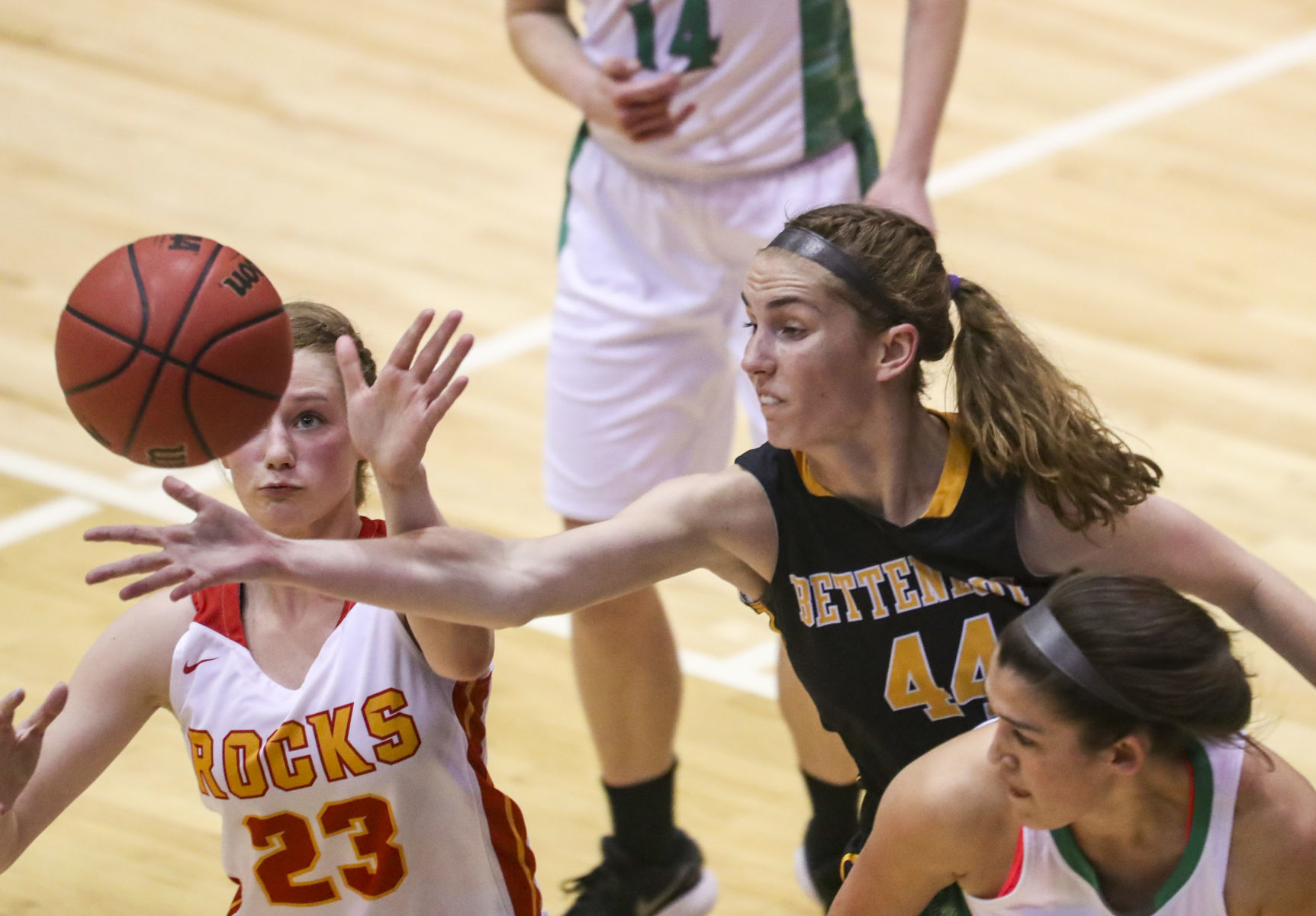 031819-qct-spt-seniorhoops-g012